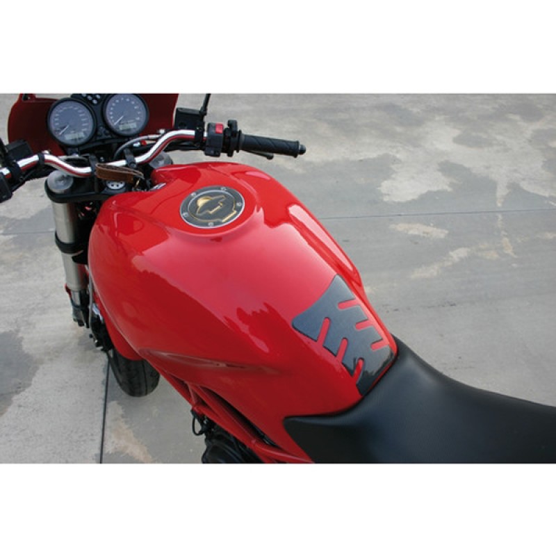 ΑΥΤΟΚΟΛΛΗΤΟ ΤΑΠΑΣ ΒΕΝΖΙΝΗΣ ΓΙΑ ΜΗΧΑΝΗ DUCATI CARBON (5 ΤΡΥΠΕΣ) - Lampa - 9000.7-LM ΑΥΤΟΚΟΛΛΗΤΟ ΤΑΠΑΣ ΒΕΝΖΙΝΗΣ ΓΙΑ ΜΗΧΑΝΗ DUCATI CARBON (5 ΤΡΥΠΕΣ) - Lampa - 9000.7-LM